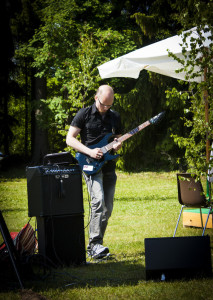 Andrew Wilkinsonin kitaramusiikkitervehdys Ruotsista.
