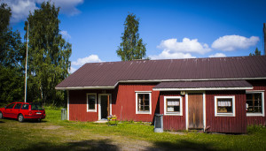 Nuorisoseurantalo Uukuniemen kirkonkylällä.