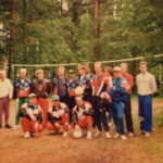 Yhteistyötä tehtiin muun muassa Saaren VPK:n kanssa. Välillä otettiin mittaa paremmuudesta rantalentopallossa.